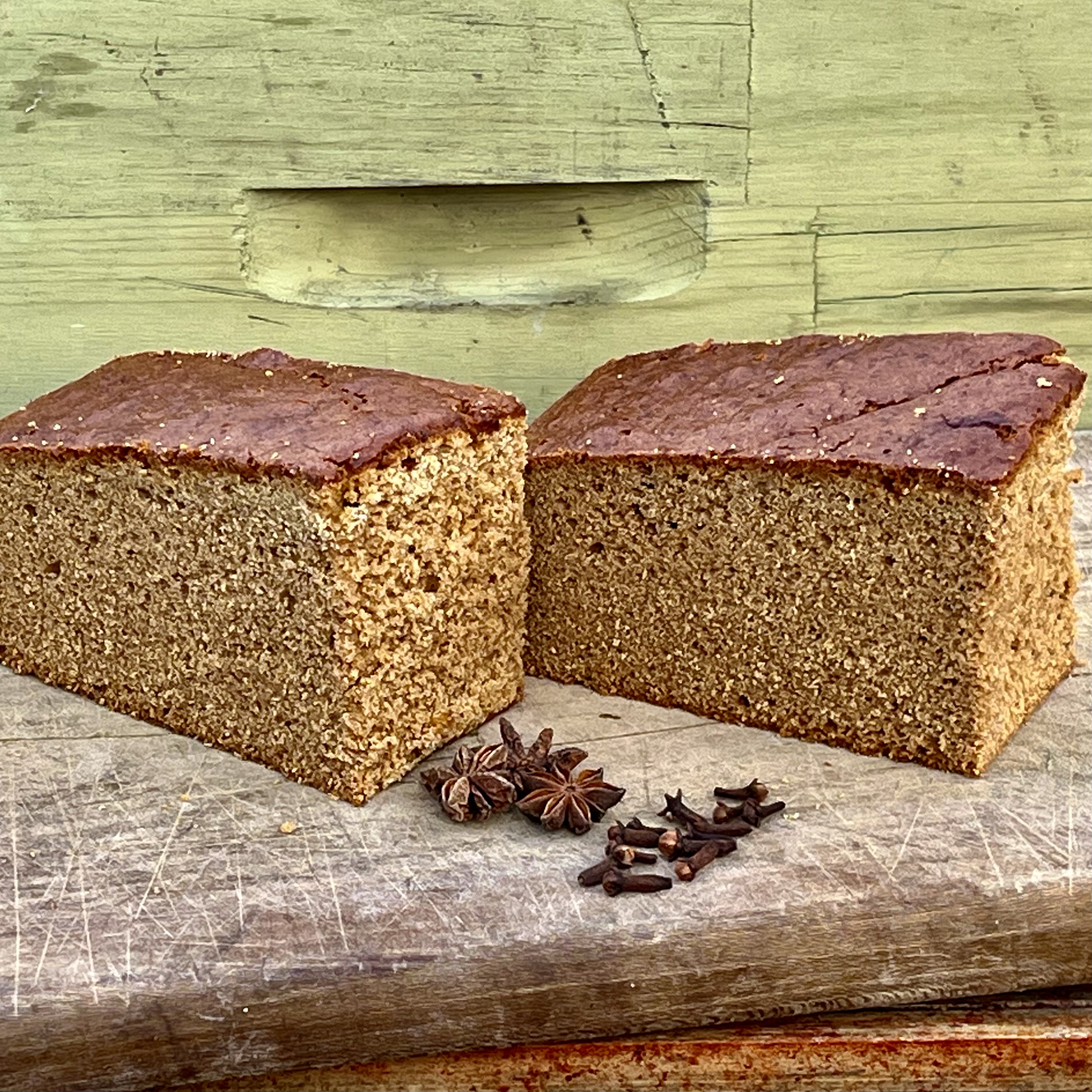 pain d'épices bio avec de l'anis et du clou de girofle
