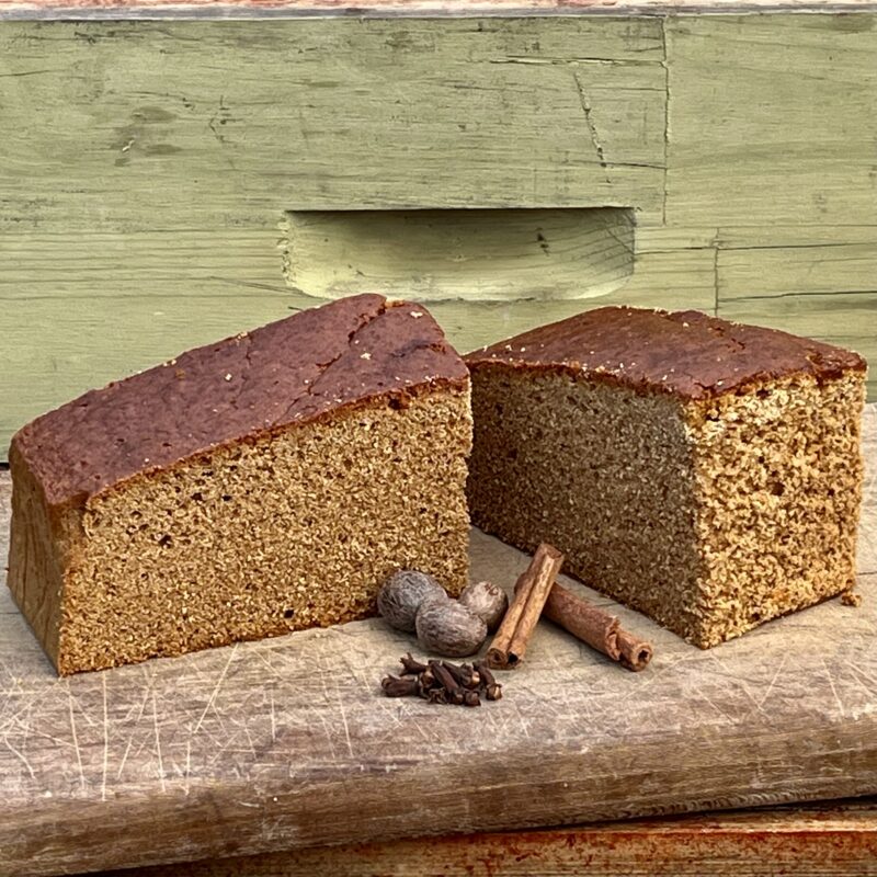 pain d'épices bio de la joie avec de la cannelle, de la muscade et du clou girofle